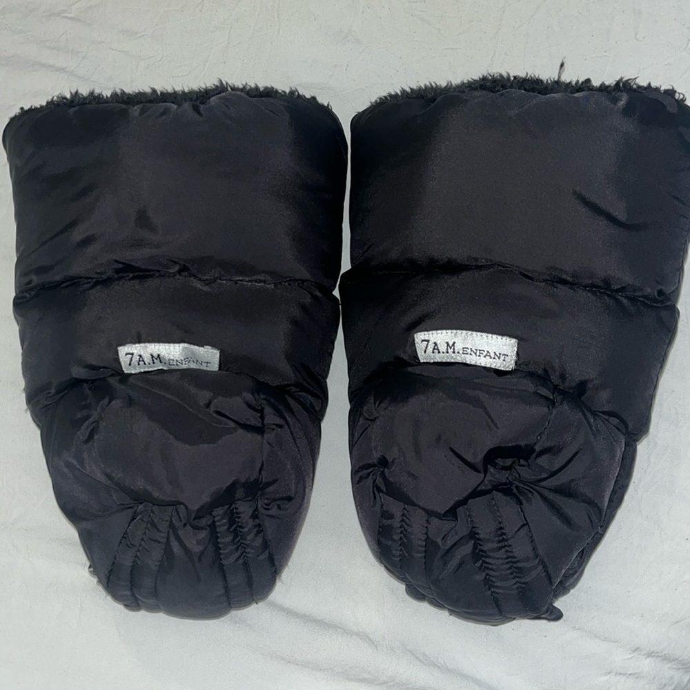 Like new 7 a.m. Enfant stroller warmmmuffs - plush